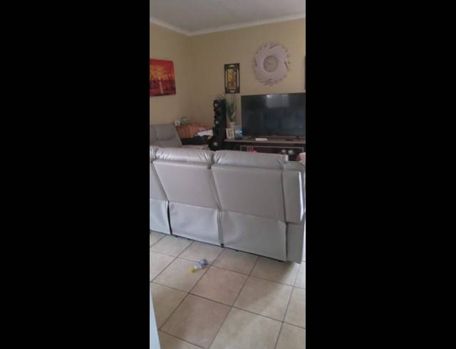 2 BEDROOM APARTMENT FOR SALE IN KEMPTON PARK CENTRAL